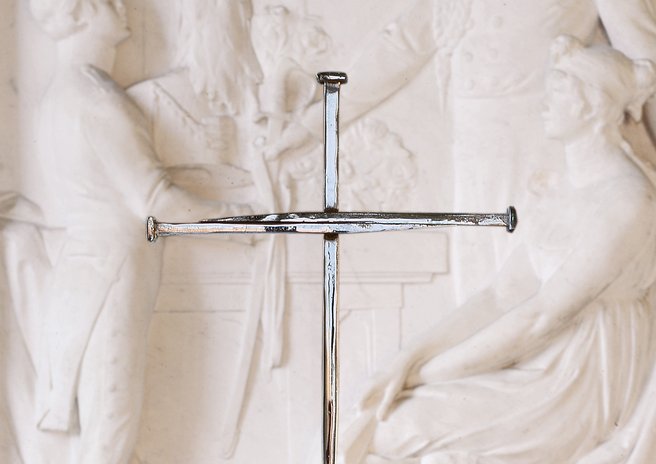 Das Foto zeigt das Nagelkreuz von Coventry.